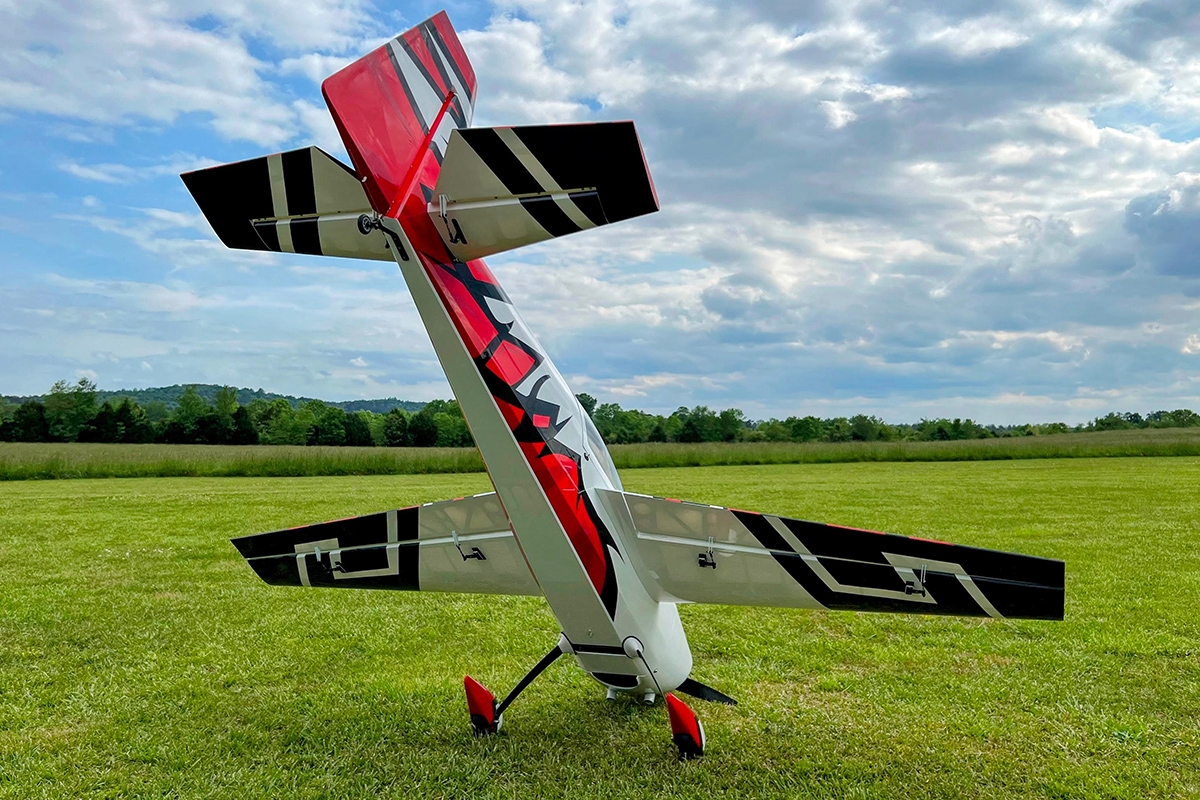 104" Edge 540T Červená/Bílá 2,64m