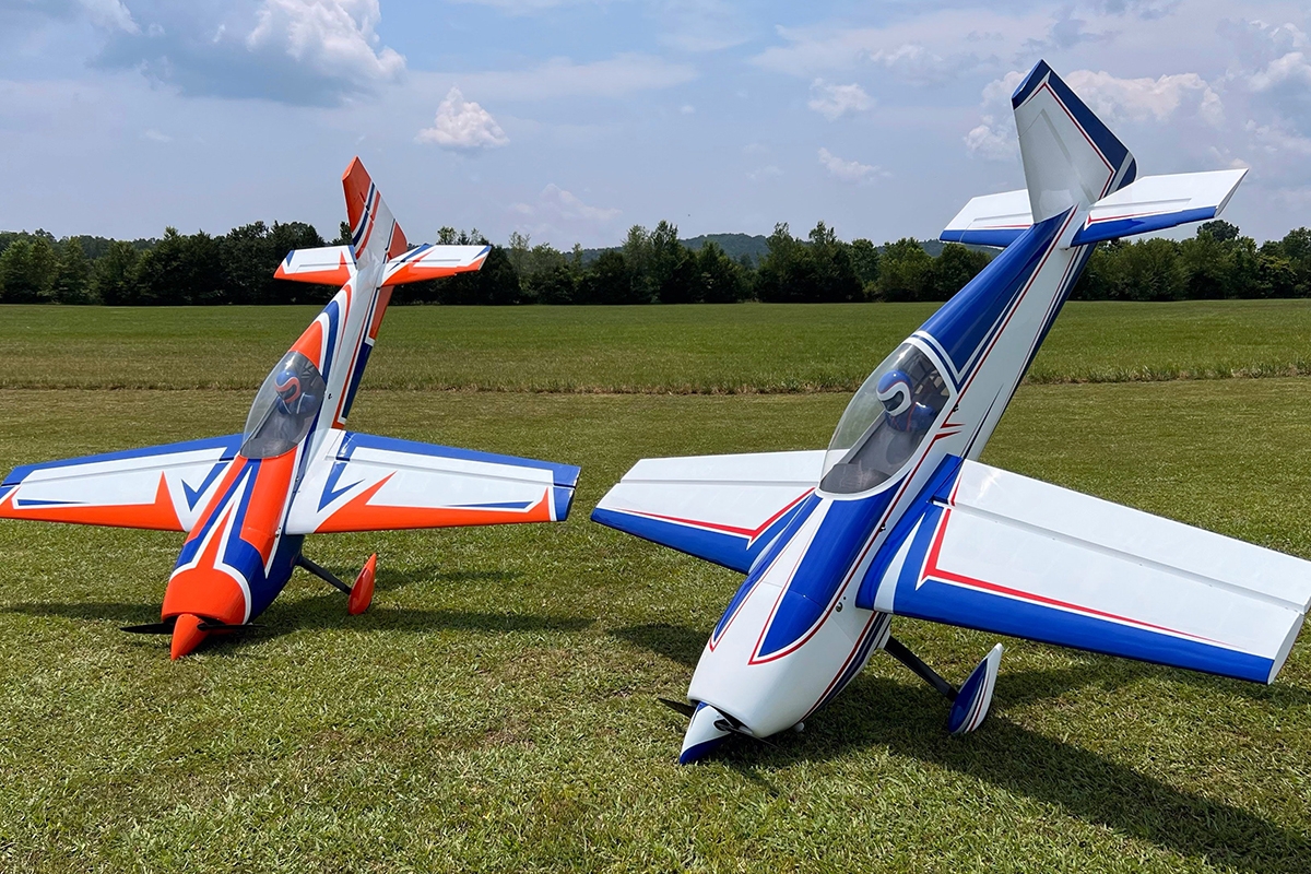 104" Extra 260 - Modrá/Bílá 2,64m