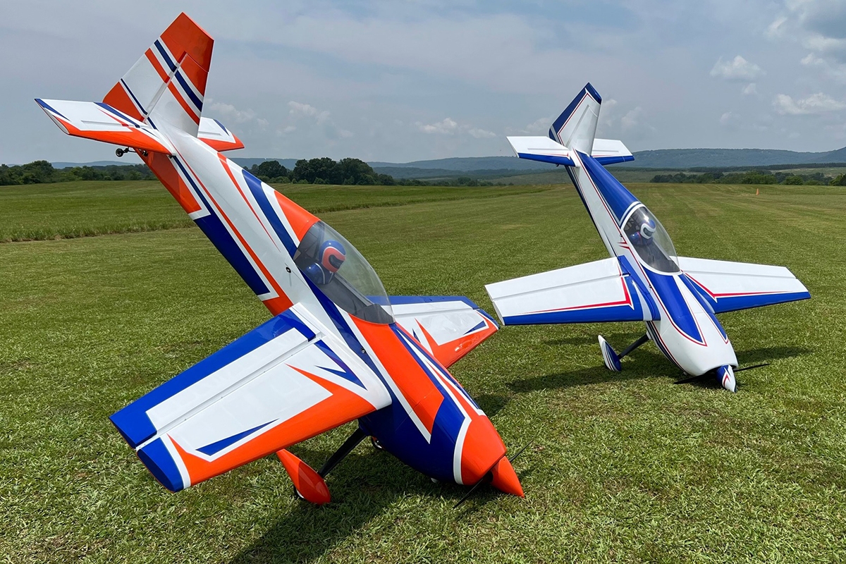 104" Extra 260 - Oranžová/Modrá 2,64m