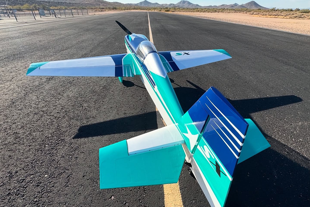 103" Extra SX ARF - modrá 2,61m