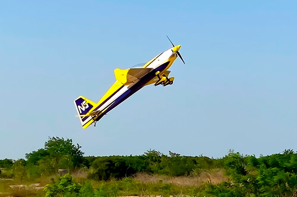 67" Extra NG ARF - žlutá 1,7m