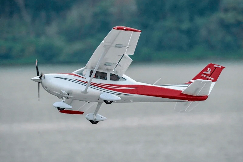 1500mm Cessna 182 PNP červená
