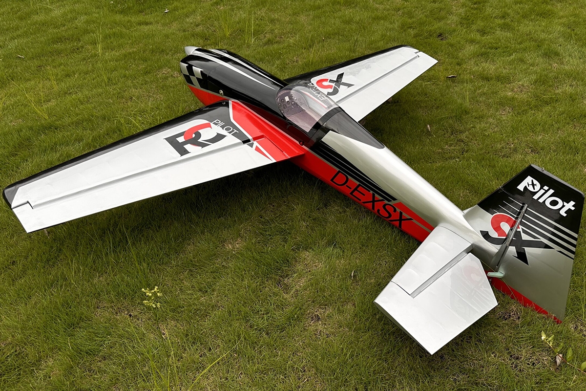 90" Extra 330SX (2,29m) 60cc Červeno-Černá