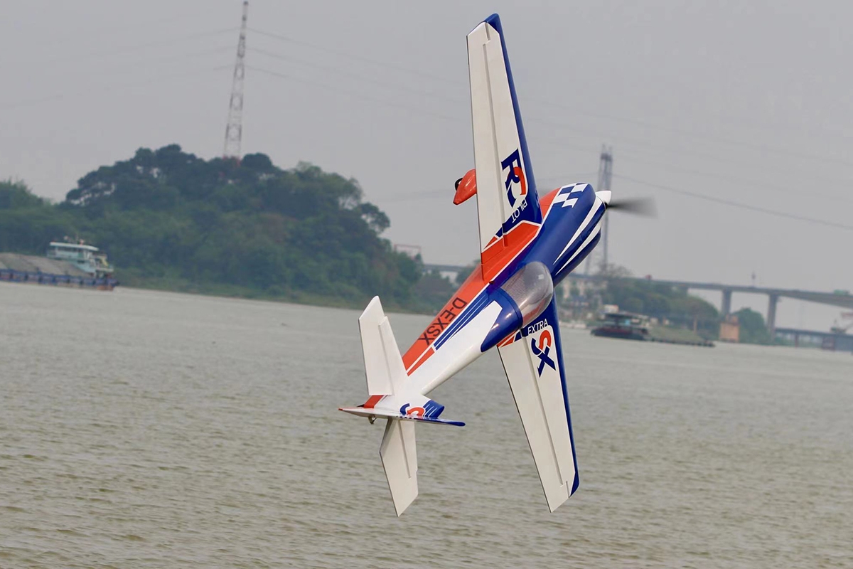 90" Extra 330SX (2,29m) 60cc Oranžovo-Modrá