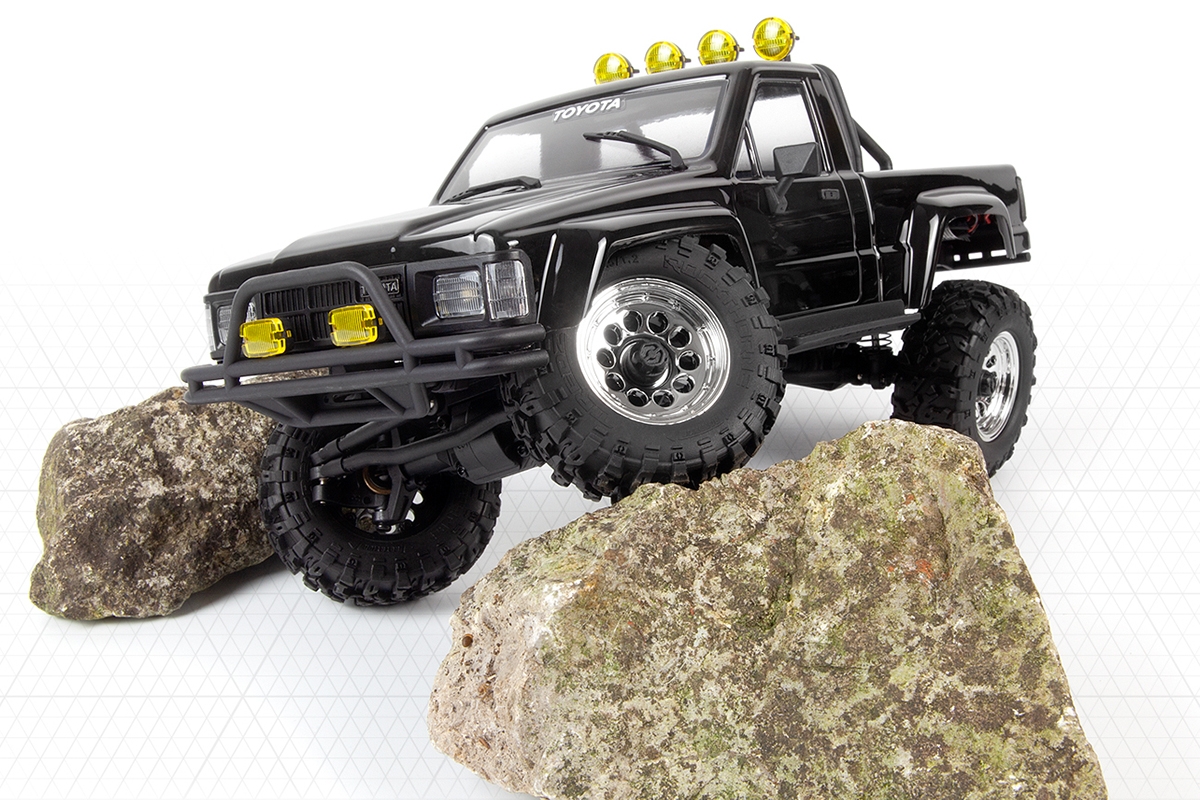 Venture18 Flux 1985 Toyota Hilux SR5 - černý