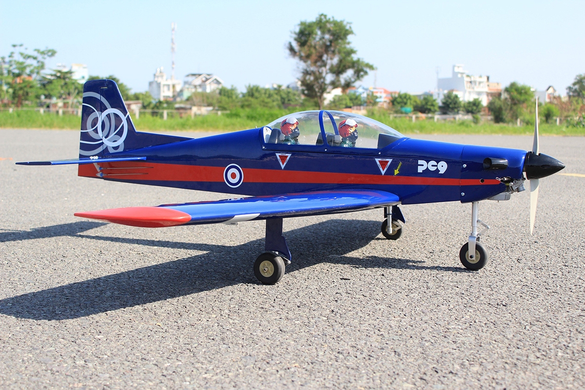 Pilatus PC9 Modrá/Červená 1,54m