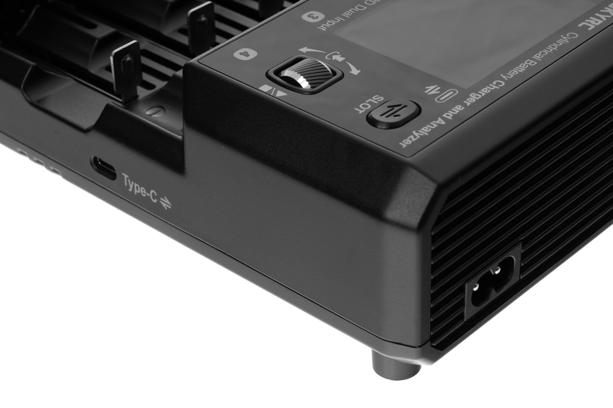 SKY RC MC5000 Nabíječ a analyzér cylindrických baterií