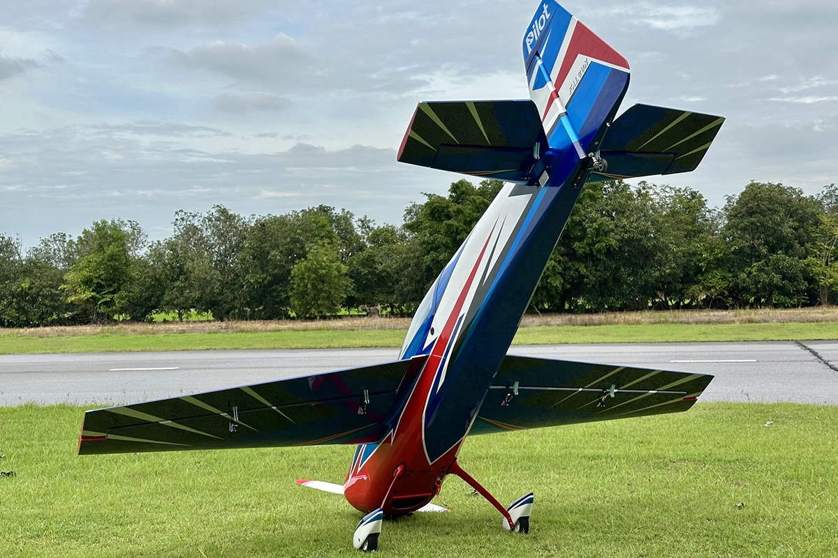 103" Raven (2,62m) 120cc Červená-Modrá