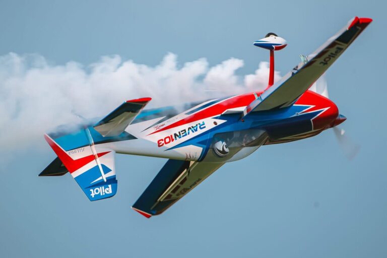 103" Raven (2,62m) 120cc Červená-Modrá