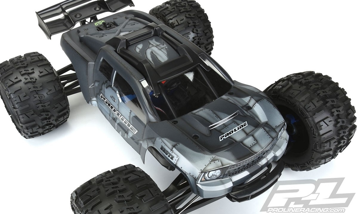 BRUTE čirá karoserie, bílá, předříznutá pro TRX E-REVO 2.0