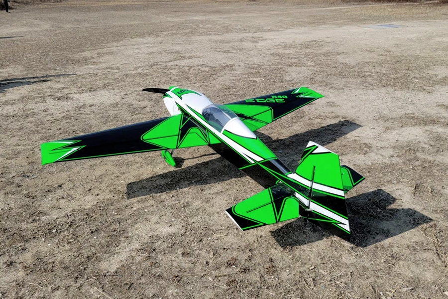 106" Edge 540 ARF - zelená 2,69m
