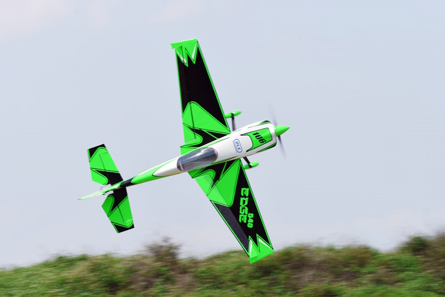 106" Edge 540 ARF - červená 2,69m