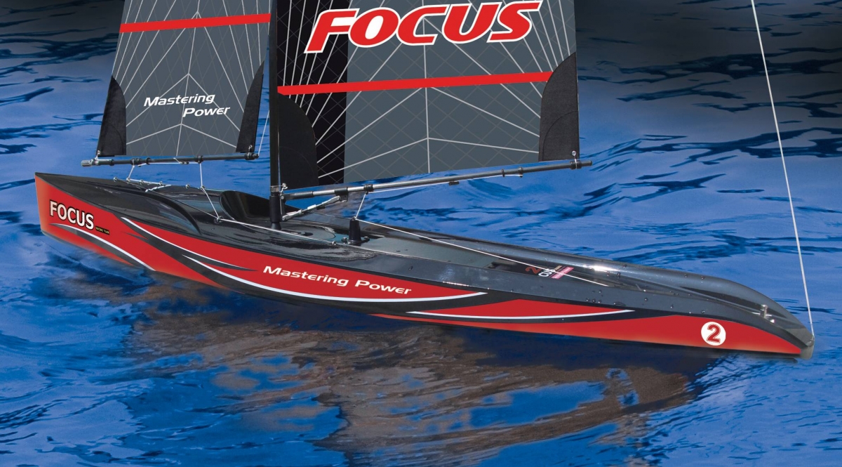 Focus V3 RTR plachetnice - červená