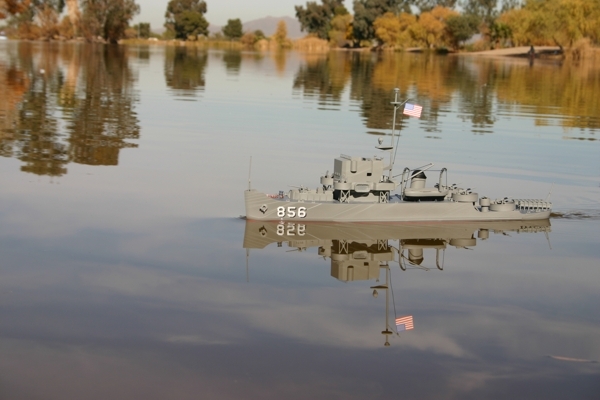 USS Whitehall A 180 hlídkový člun 584mm