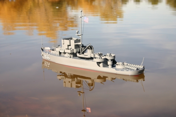 USS Whitehall A 180 hlídkový člun 584mm