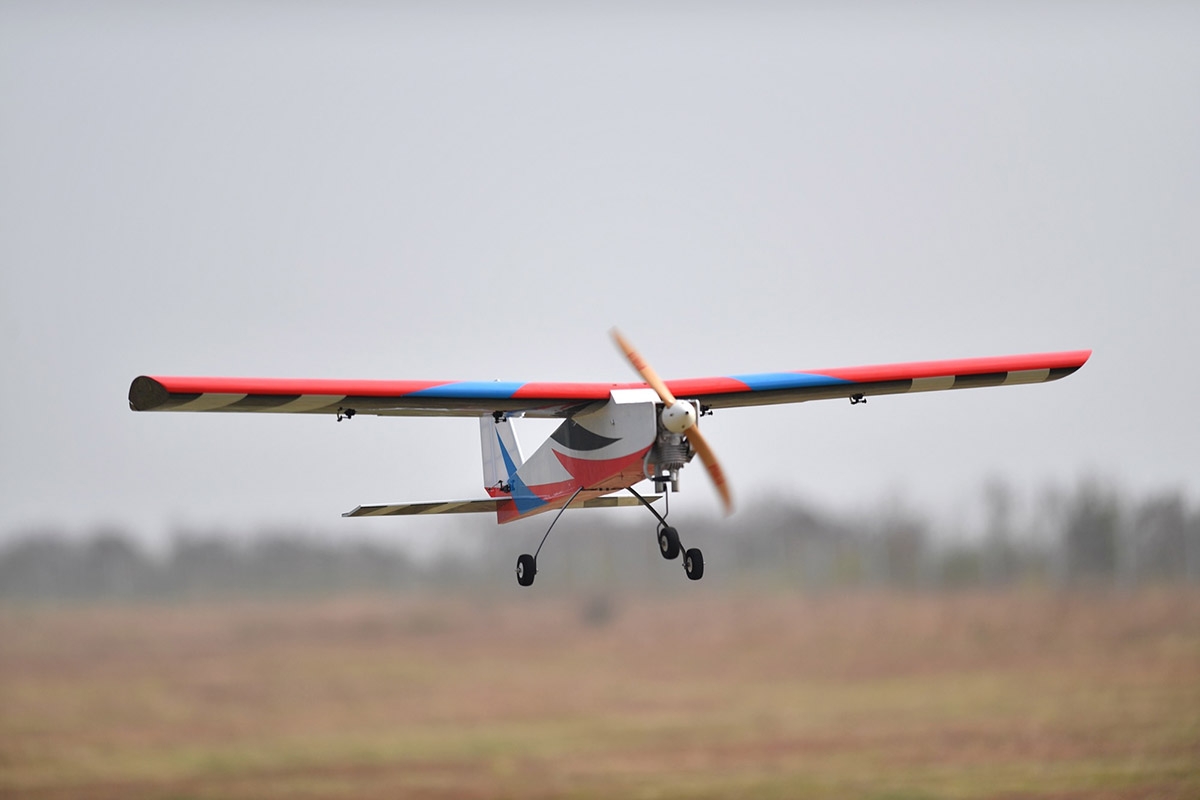 90" Trainer V2 2290mm Červeno-Modro-Černá