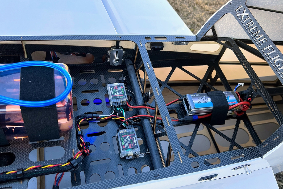 104" Laser EXP V2 - Červená/Modrá/Bílá 2,69m