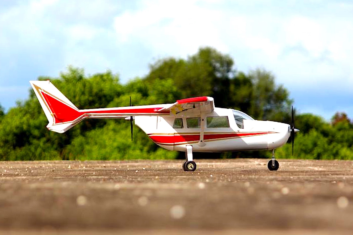 Cessna 337 Skymaster 1,95m
