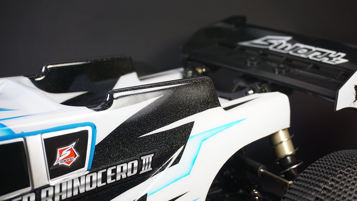 SWORKZ 1/8 Off Road RHINOCERO III Speed čirá lexanová karoserie, 1 ks.